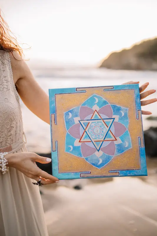 Янтра на Луната — ръчно рисувана, за емоционална хармония